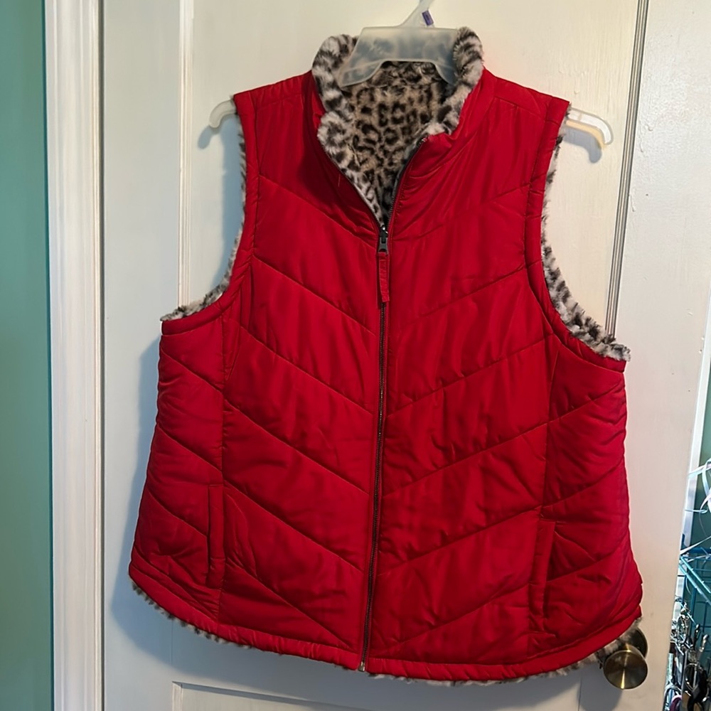 Maurice’s Red/leopard reversible vest. 1x